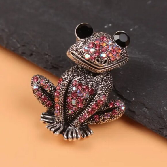 Sparkly Crystal Frog & Antique Design Charm Pink Crystal Goldtoned Brooch Pin - Picture 2 of 4